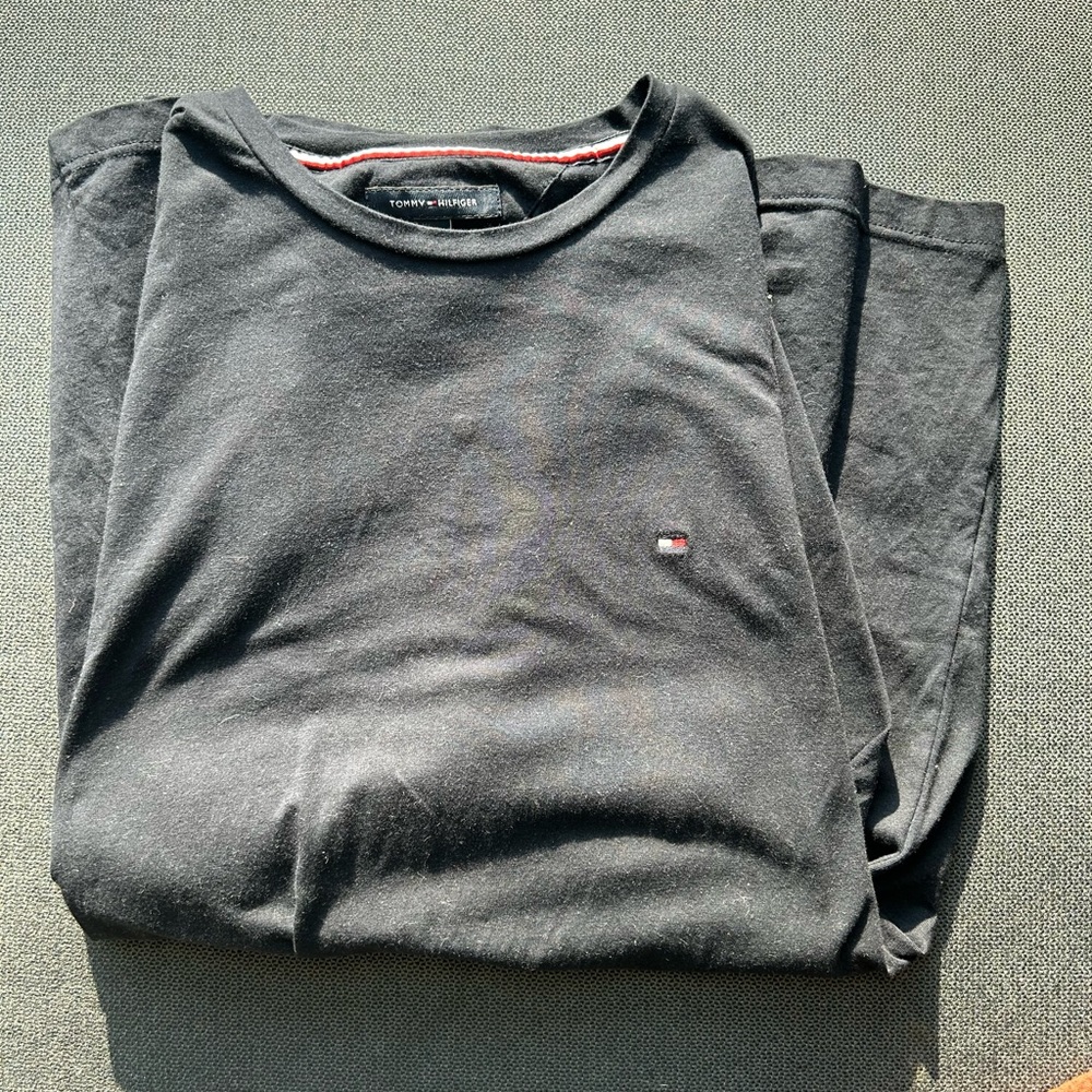 Tommy Hilfiger navy men’s t shirt